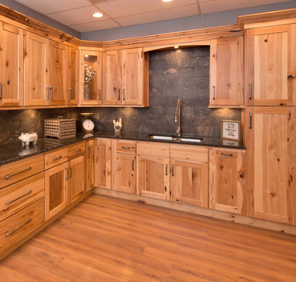 Hickory Shaker 10x10 Full Kitchen